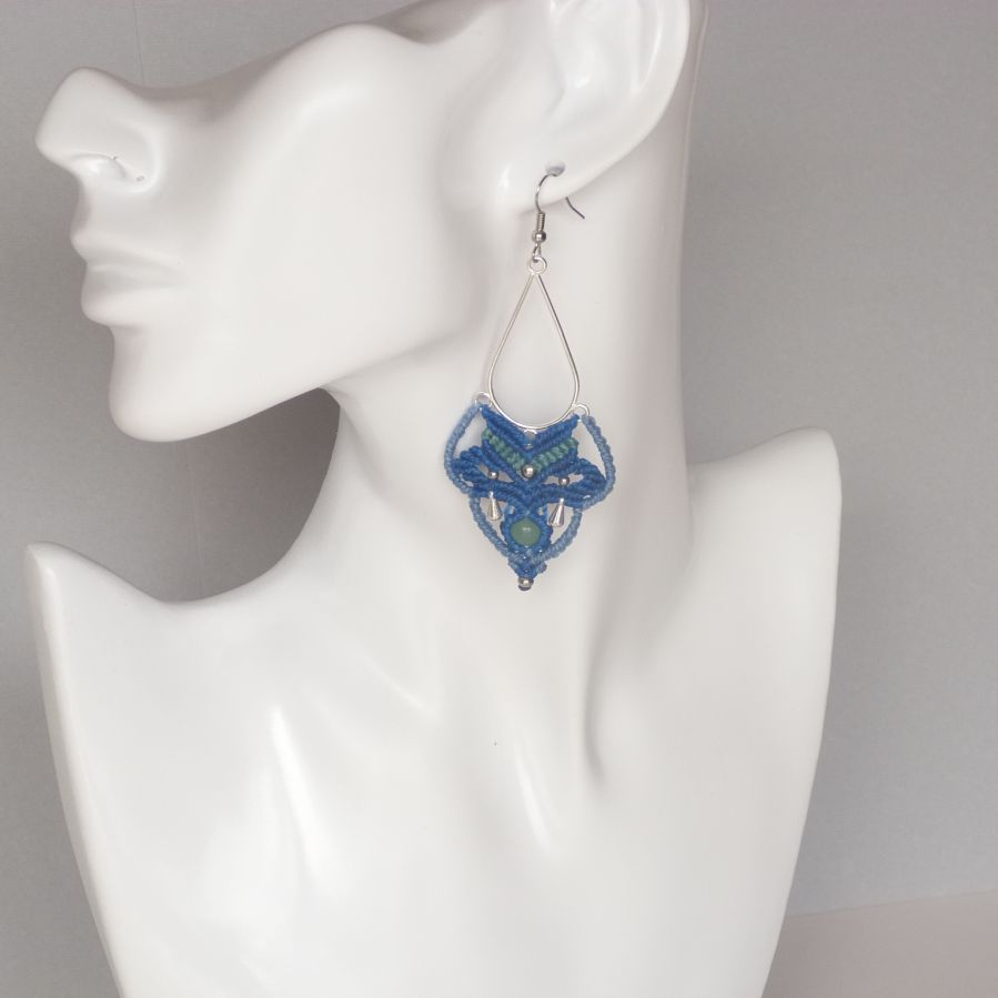 Boucles d'oreilles en micro-macram&eacute;  bleu/bleu ciel/vert turquoise