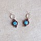 Boucles d'oreilles  en micro-macram&eacute; marron chocolat/bleu Etoile en verre de Murano