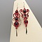 Boucles d'oreilles  en micro-macram&eacute; rouges et beiges avec perles en onyx noir