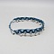 Bracelet de cheville en micro-macramé bleu canard avec perles.