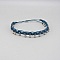 Bracelet de cheville en micro-macramé bleu canard avec perles.