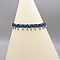Bracelet de cheville en micro-macramé bleu canard avec perles.
