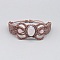 Bracelet en micro-macram&eacute; couleur taupe avec une pierre sertie quartz rose