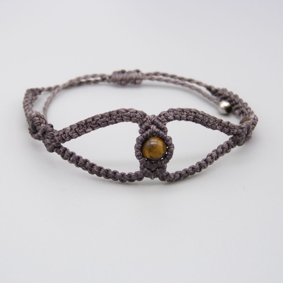 Bracelet en micro-macram&eacute; mauve avec trois perles oeil de tigre