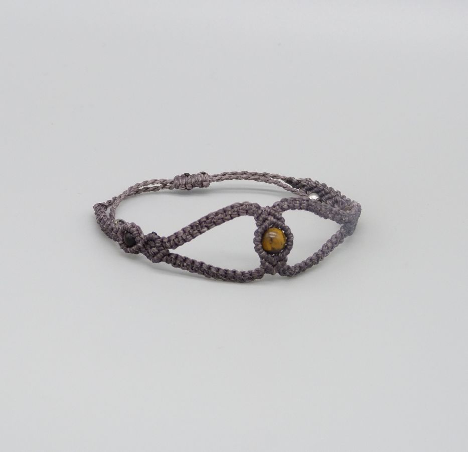 Bracelet en micro-macram&eacute; mauve avec trois perles oeil de tigre