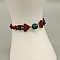 Bracelet micro-macramé marron avec perles chrysocolle et acier doré.