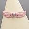 Bracelet micro-macramé rose avec pierre sertie en quartz rose.