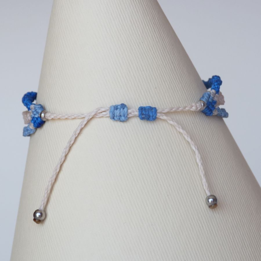 Bracelet multi-rangs 3 en 1  en micro-macram&eacute; bleu et beige sable