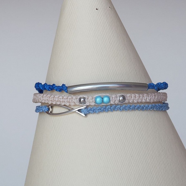 Bracelet multi-rangs 3 en 1  en micro-macram&eacute; bleu et beige sable