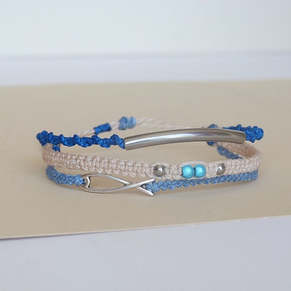 Bracelet multi-rangs 3 en 1  en micro-macram&eacute; bleu et beige sable