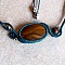 Collier en micro-macram&eacute; bleu canard avec une pierre naturelle, l'oeil de tigre