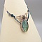 Collier beige en micro-macram&eacute; avec une labradorite