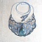 collier bleu en micro-macram&eacute; avec cabochon en apatite