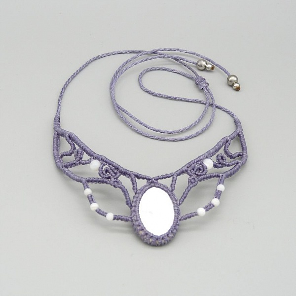 Collier  micro-macram&eacute; mauve gris&eacute;  nacre