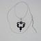 Collier gris cendr&eacute; en micro-macram&eacute;  avec une perle oeil de faucon