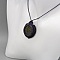 Collier gris fonc&eacute; en micro-macram&eacute; avec une belle labradorite