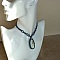 Collier en micro-macramé bleu canard avec pierre jaspe larsonite.