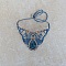 Collier en micro-macramé bleu et beige avec pierre apatite.