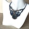 Collier en micro-macramé bleu canard et beige avec apatite.