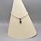 Collier en micro-macram&eacute; ras-du-cou avec des am&eacute;thystes serties 