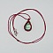 Collier en micro-macram&eacute; rouge avec une labradorite