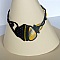 Collier noir/jaune en micro-macram&eacute;  avec une  pierre naturelle, la jaspe 