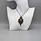 collier noir en micro-macram&eacute; avec une obsidienne sertie de m&eacute;tal dor&eacute;