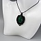 Collier noir en micro-macram&eacute; avec une malachite