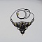 collier noir en micro-macram&eacute; avec un jaspe serti de laiton