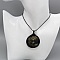 Collier noir en micro-macram&eacute; avec une labradorite