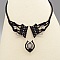 Collier noir en micro-macram&eacute;  avec une labradorite sertie