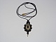 collier noir en micro-macram&eacute; avec une obsidienne sertie de m&eacute;tal dor&eacute;