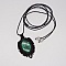 Collier noir en micro-macram&eacute; avec une malachite