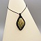 Collier noir en micro-macram&eacute; avec une labradorite sertie en b&eacute;li&egrave;re