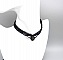 Collier ras de cou noir en micro-macram&eacute; avec une labradorite