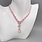 Collier rose en micro-macramé avec perles de quartz.