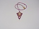 Collier sautoir en micro-macramé rose avec quartz rose serti.
