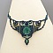 Collier vert &eacute;meraude en micro-macram&eacute;  avec une c&eacute;ramique sertie