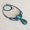 Collier vert  en micro-macram&eacute; avec deux malachites