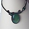 Collier marron chocolat en micro-macram&eacute; avec une pierre gemme verte