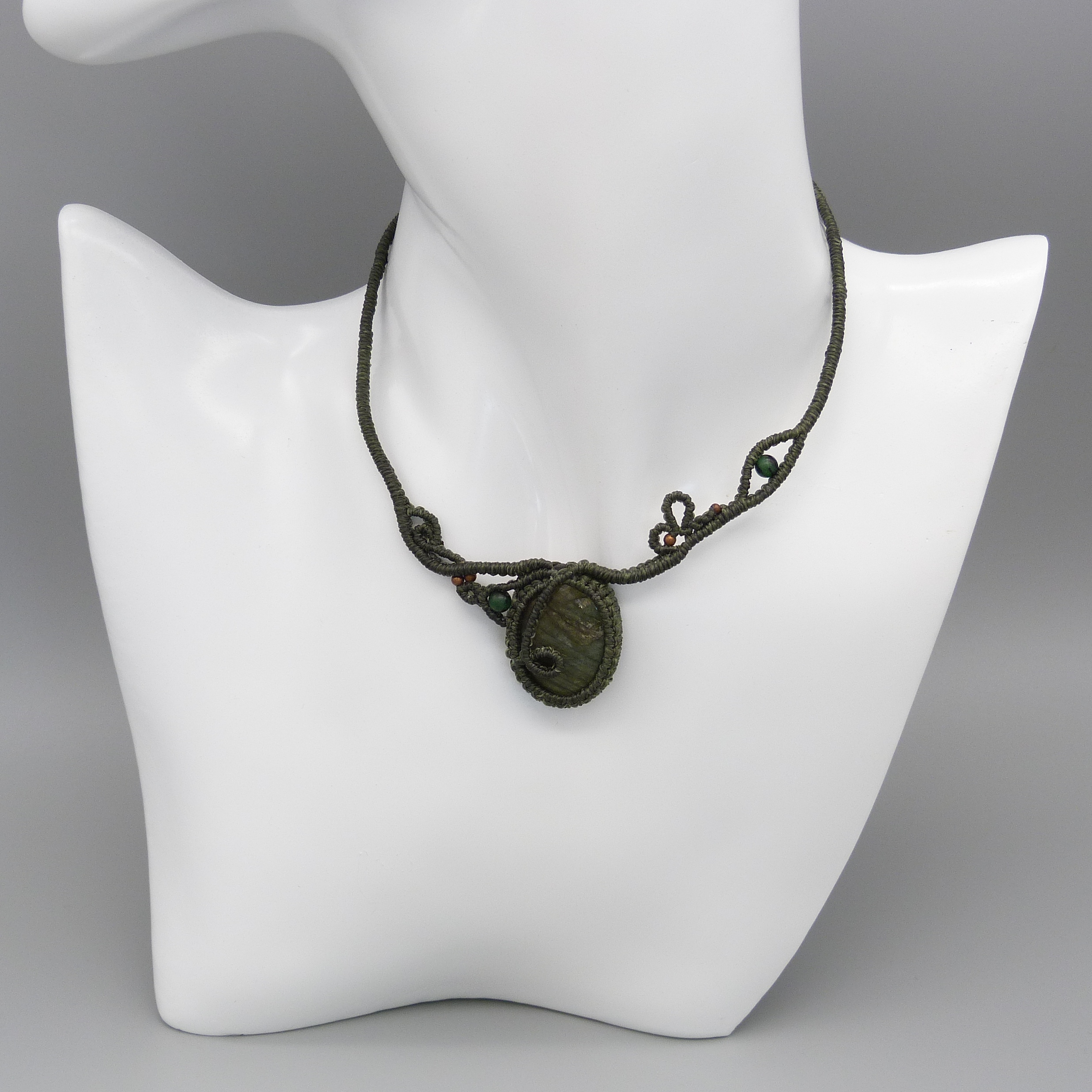 Commande personnalis&eacute;e sur demande  : collier avec une labradorite