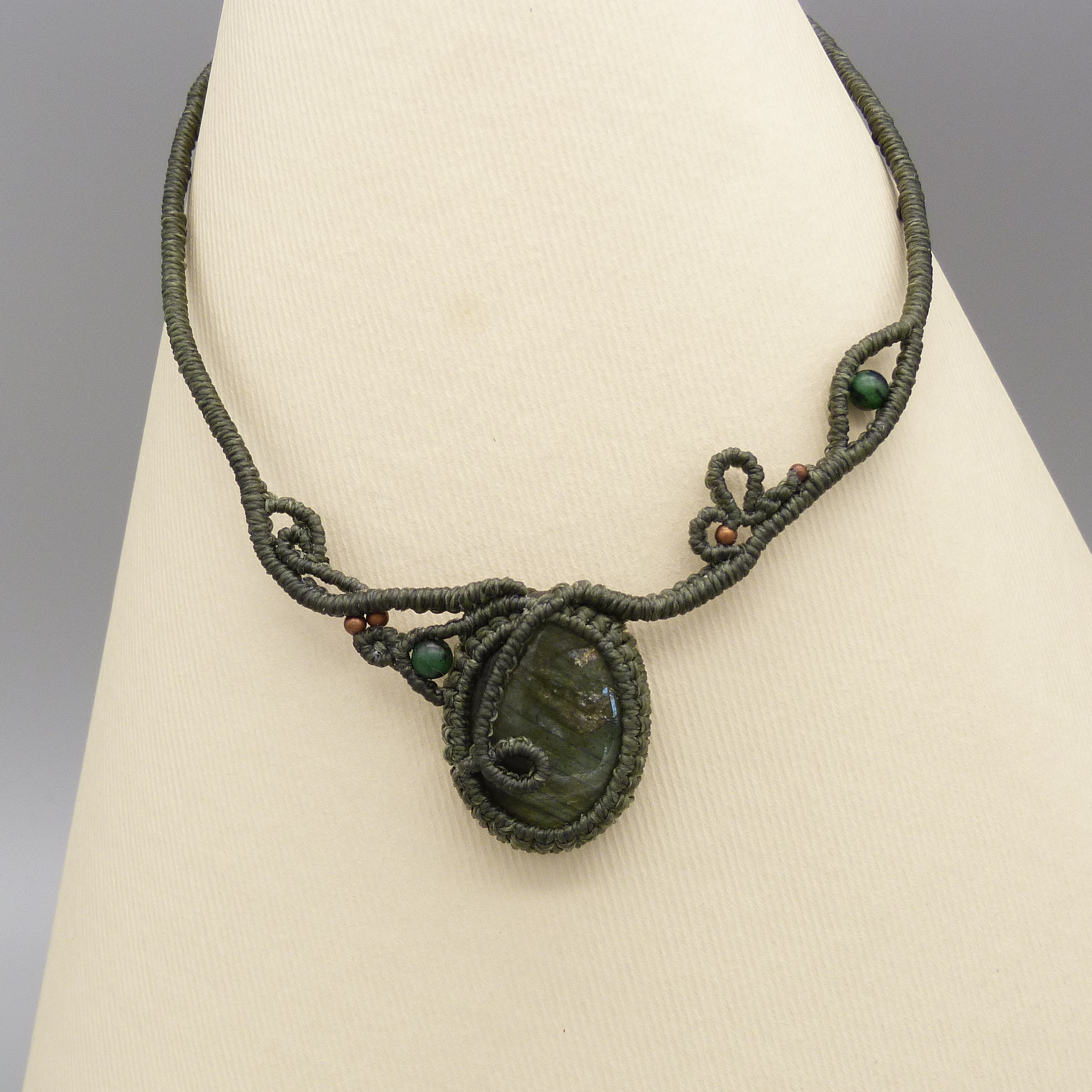 Commande personnalis&eacute;e sur demande  : collier avec une labradorite