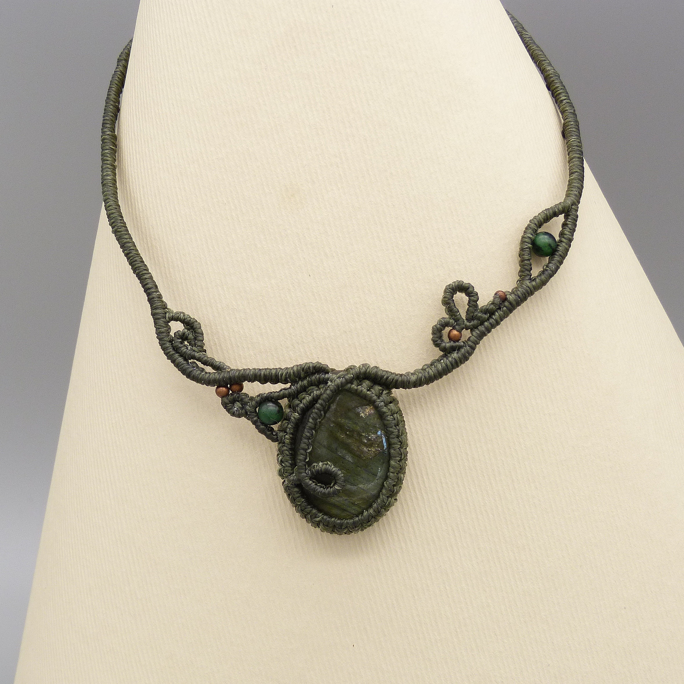 Commande personnalis&eacute;e sur demande  : collier avec une labradorite