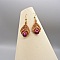 Paire de boucles d'oreilles bleues avec des perles en oeil de tigre teint&eacute;