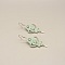 Paire de boucles d'oreilles vert menthe &agrave; l'eau en micro-macram&eacute; 