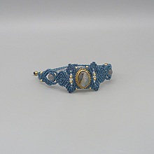 Bracelet en micro-macram&eacute; avec une labradorite sertie de laiton