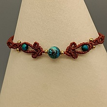 Bracelet en micro-macram&eacute; avec des perles en pierre chrysocolle