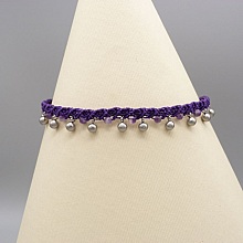 Bracelet de cheville en micro-macram&eacute; violet