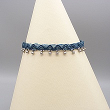 Bracelet de cheville en micro-macram&eacute; bleu canard