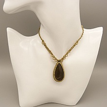 Collier  micro-macram&eacute; dor&eacute; avec une  obsidienne dor&eacute;e 